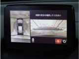 【360&deg;ビュー・モニター】専用カメラにより上から見下ろしたような視点で360度クルマの周囲を確認することができます。駐車が苦手な方でも縦列駐車や幅寄せ時に活躍してくれます。