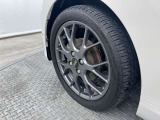 純正アルミホイールです。軽量なので、燃費の向上が期待できます!