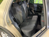 後部座席も気になるようなキズ・汚れやへたり等、大きなダメージはなく、良好な状態です。