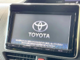 【メーカー純正9型ナビ】インテリアに溶け込むスタイリッシュな「専用設計」メーカーナビを装備♪視認性や操作性など基本性能にも優れ、より上質なカーライフをお楽しみいただけます。