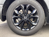 純正アルミホイールです。足元が引き立つので、車全体のイメージがアップしますよ