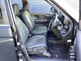 フロントシートです!!セパレートシートなのでお尻をしっかりホールド!!スポーティな運転にも最適です!!