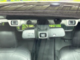 【アイサイトVer3】前方の車両等を検知し、衝突しそうな時は警報で注意を促し、ブレーキを踏む力をサポート。ブレーキを踏めなかった場合は衝突被害軽減ブレーキが作動、衝突回避をサポートします。