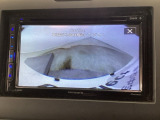【バックカメラ】運転が苦手な方も車庫入れラクラクです!ギアをリバースに入れれば自動的に切り換わりますので、面倒な操作は不要です♪狭い駐車場もお車を傷つけず安心ですね!