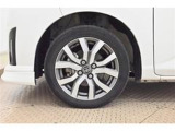 【アルミホイール】純正なので車に似合うデザインになっていますね。スタッドレスタイヤもご相談下さい。