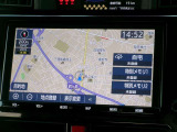 純正ナビを装備。タッチパネル式で使いやすく、お出かけもラクラクです。