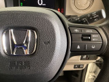 ハンドルにHondaセンシング系のクルーズコントロールやレーンキープアシストなどの操作スイッチが装備されています。ハンドルから手を離さず安全に操作できます。