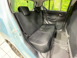 後部座席も気になるようなキズ・汚れやへたり等、大きなダメージはなく、良好な状態です。