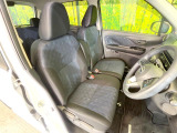 運転席シート廻りは使用感も少なく、良好な状態となっています。前オーナー様が丁寧に使っていたことがよくわかりますね。