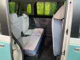 後部座席も気になるようなキズ・汚れやへたり等、大きなダメージはなく、良好な状態です。