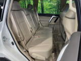 後部座席も気になるようなキズ・汚れやへたり等、大きなダメージはなく、良好な状態です。