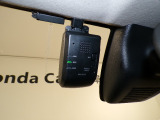 今や必需品となったドライブレコーダーも装着されています。運転中の記録を録画してくれます、万が一の時にドライブレコーダーがあれば安心です!