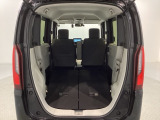リアシートを倒すと、ラゲッジスペースを広くお使いいただけます!