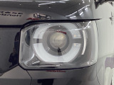 LEDヘッドライトは、点灯の瞬間から最大光量を発揮し、突然暗くなるトンネルなどでの安定感を高めます。