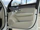 大変綺麗な車両ですのでドア内も状態良好です