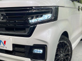 【LEDヘッドライト】悪天候や夜間走行時も良好な視界を確保し安心して運転できる高輝度LEDヘッドライトを装備!点灯速度が早く、消費電力も抑えられています。