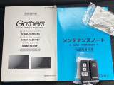 メンテナンスノート【整備記録簿】、取説も揃ってます。スマートキーはバッグなどにしまったままボタン操作でエンジンの始動・停止ができて大変便利です。