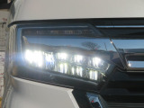 切れにくく明るい!LEDヘッドライト装備。