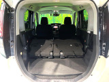 後席を格納すると、これだけの広さが!シーンに合わせたシートアレンジで、大きな荷物も積むことが出来ます♪