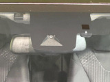 【トヨタセーフティセンス】走行中に前方の車両等を認識し、衝突しそうな時は警報とブレーキで衝突回避と被害軽減をアシスト。より安全にドライブをお楽しみいただけます。