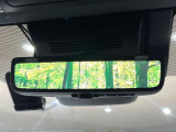 【デジタルインナーミラー】後席の大きな荷物や同乗者で後方が確認しづらい時でも安心!カメラが撮影した車両後方の映像をルームミラー内に表示。クリアな視界で状況の確認が可能です!