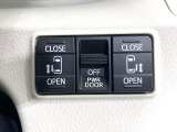 【両側パワースライドドア】スマートキーや運転席のスイッチで後席両側スライドドアの開閉が可能♪電動だから力を入れてドアを開ける必要が無く、小さなお子様でも簡単に開け閉めでき快適です♪