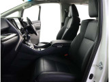 高いホールド性で運転姿勢が安定します。長距離ドライブでも疲れにくいのが魅力です。快適なドライビングライフをお送りください♪