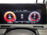 とっても見やすいメーターです。夜間時はラグジュアリーな気分にさせてくれる照明が魅力ですので、夜のドライブも楽しみになりますよ♪
