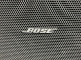 【BOSEサウンドシステム】メーカーオプションの高品位サウンドシステムを搭載。専用のチューニングが施された大小様々なスピーカーから良質なサウンドが奏でられ、臨場感あふれる音響空間を演出します。