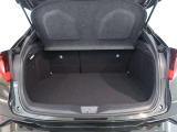 開口部の広いラゲージスペースは、ゴルフバックなどの荷物もラクラク積み込めます。