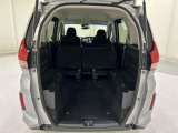 セカンドシートバックを倒した状態のカーゴスペースです。