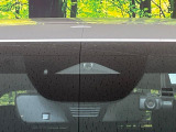 【スマートブレーキサポート】走行中に前方の車両等を認識し、衝突しそうな時は警報とブレーキで衝突回避と被害軽減をアシスト。より安全にドライブをお楽しみいただけます。