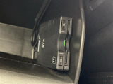 【ETC】有料道路を利用する際に料金所で停止することなく通過できる、ETC車載器(ノンストップ自動料金収受システム機器)が装備されています。セットアップを行うことで利用可能になります。