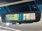 【デジタルインナーミラー】後席の大きな荷物や同乗者で後方が確認しづらい時でも安心!カメラが撮影した車両後方の映像をルームミラー内に表示。クリアな視界で状況の確認が可能です!