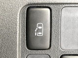 【パワースライドドア】スマートキーや運転席のスイッチでスライドドアの開閉が可能♪電動だから力を入れてドアを開ける必要が無く、小さいお子様でも、重い荷物を持っている時もラクに開け閉めできます♪