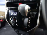 CVT(無段変速)のオートマチックです。インパネシフトがとても使い易く足元がスッキリするので、空間が広く使えますね♪