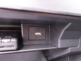 USBポートはスマートフォンの充電などにご利用いただけます♪