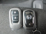 スマートキー付!キーを取り出さなくてもドアロックの施錠・開錠、エンジンの始動が出来ます!雨の日や荷物の多い日にとても便利ですね♪