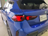 リアランプ 立体的な造形としてBMWらしい個性的なリアビューを明確化しました。