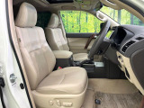 運転席シート廻りは使用感も少なく、良好な状態となっています。丁寧に使われていたことがよくわかりますね。