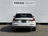 ◆バック/万が一を考え、安全性を重視する方に選ばれているVOLVO車。ドアを開閉するとその重み・厚みに驚くはず