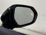 ウインカーミラーにはBSM(ブラインドスポットモニター)を搭載。隣を走る車両が死角に入るとLEDインジケーターを点灯。また、ウィンカーを出すとインジケーターも光って点滅!注意を促してくれます