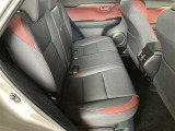 洗練された設計のコクピットが車との一体感を生み出し、至福のドライブを実現します。