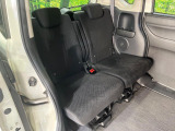 後部座席も気になるようなキズ・汚れやへたり等、大きなダメージはなく、良好な状態です。