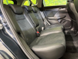 後部座席も気になるようなキズ・汚れやへたり等、大きなダメージはなく、良好な状態です。