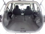 セカンドシートを倒すとさらに広々のラゲッジスペース