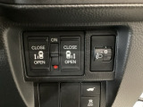 【両側パワースライドドア】両側がパワースライドドアになっており、運転席のスイッチやスマートキーでも開閉が可能です!開口部も広いので乗り降りも楽々♪