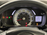 【メーターまわり】ドライバーから見やすい位置にあって安全運転に寄与します。メーターも見やすくてシンプルなデザインになっております。