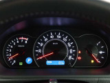 とっても見やすいメーターです。夜間時はラグジュアリーな気分にさせてくれる照明が魅力ですので、夜のドライブも楽しみになりますよ♪