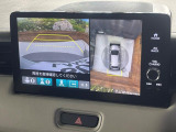 【マルチビューカメラシステム】専用のカメラにより、上から見下ろしたような視点で360度クルマの周囲を確認することができます☆死角部分も確認しやすく、狭い場所での切り返しや駐車もスムーズに行えます。